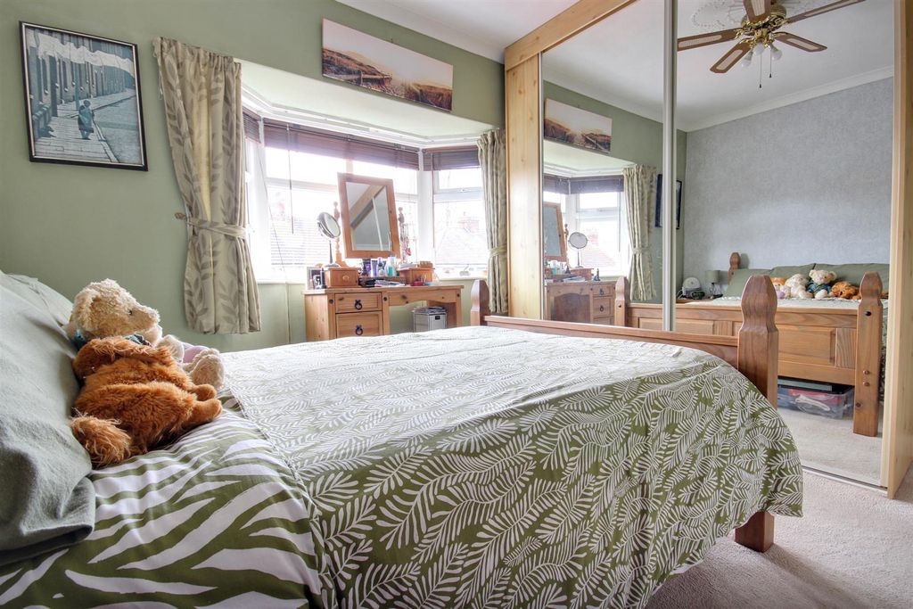 Property photo 1 of 16 East Ella (1).Jpg