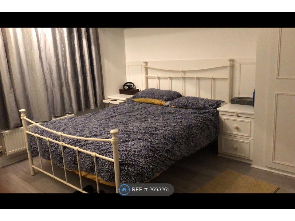 Property photo 3 of 11 Bedroom 4