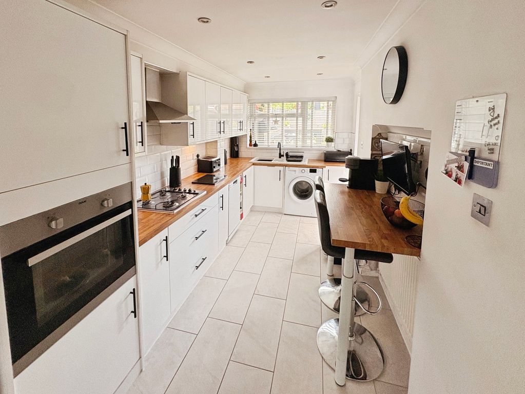 Property photo 3 of 14 Kitchen