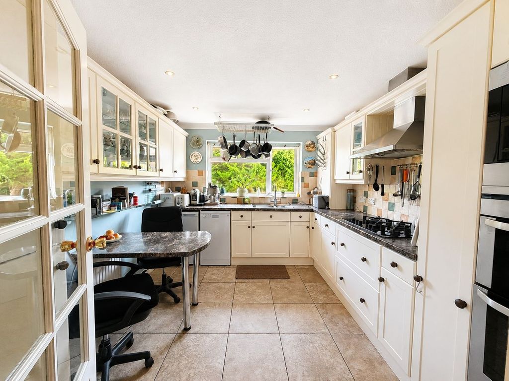 Property photo 3 of 26
