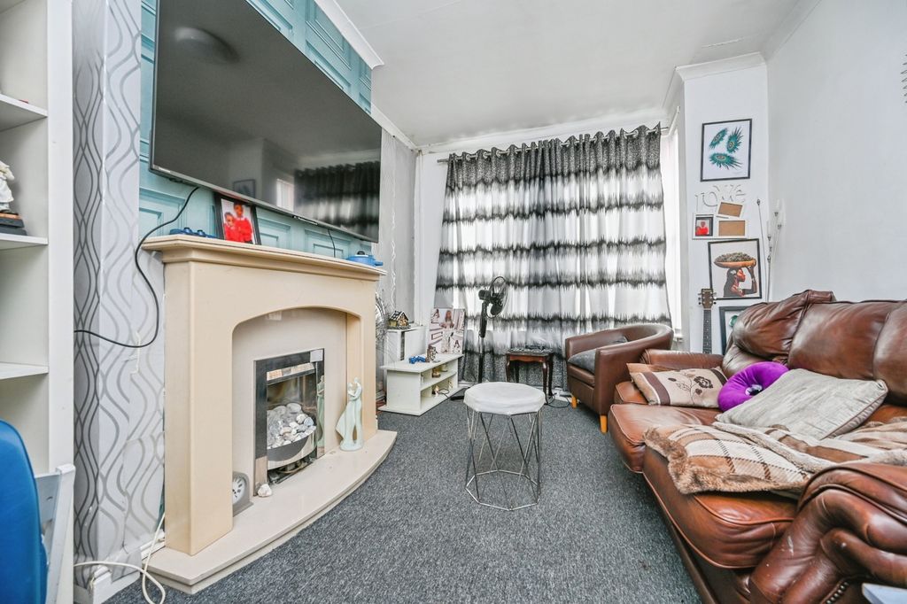 Property photo 2 of 17 Pbox-Img.Jpg