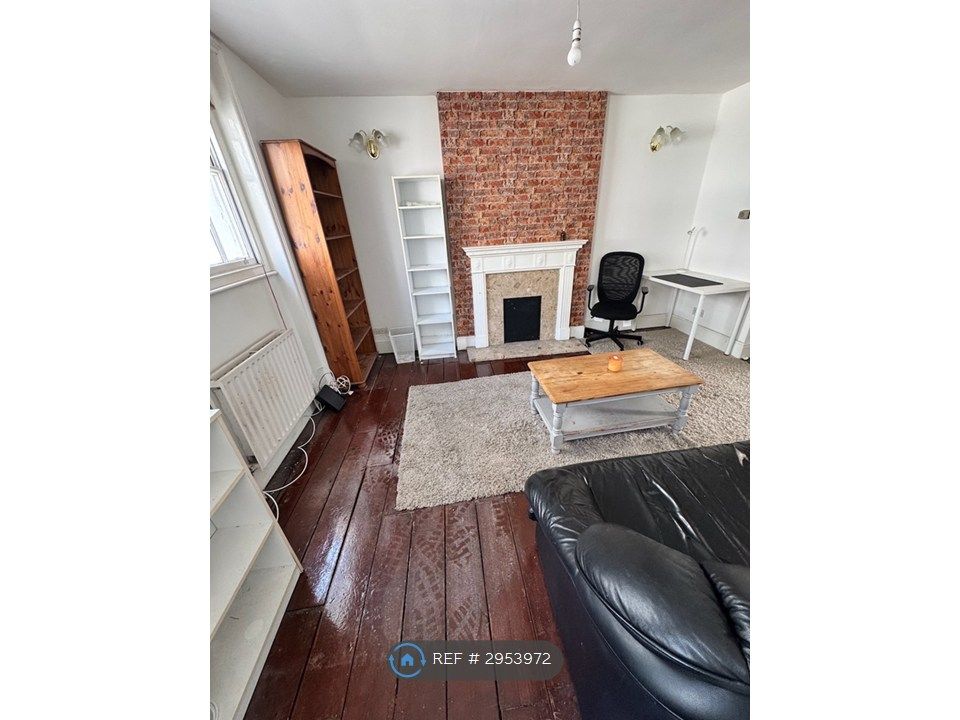Property photo 1 of 21 Lounge