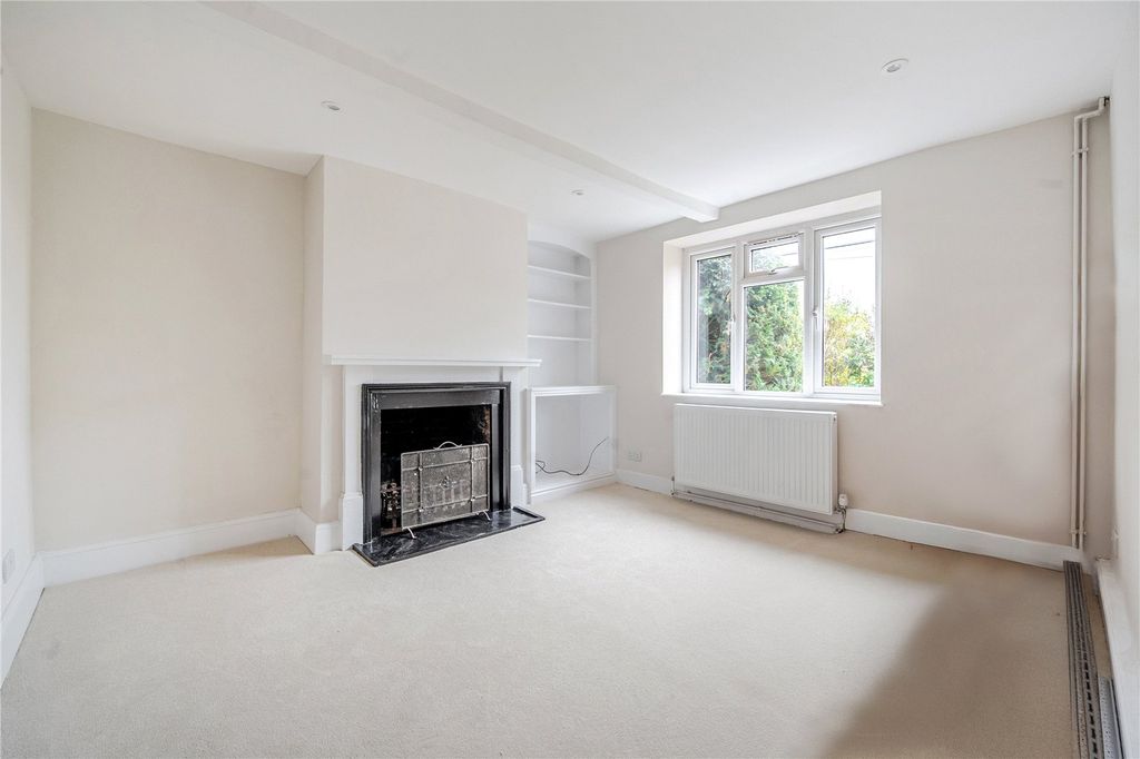 Property photo 3 of 10 Reception