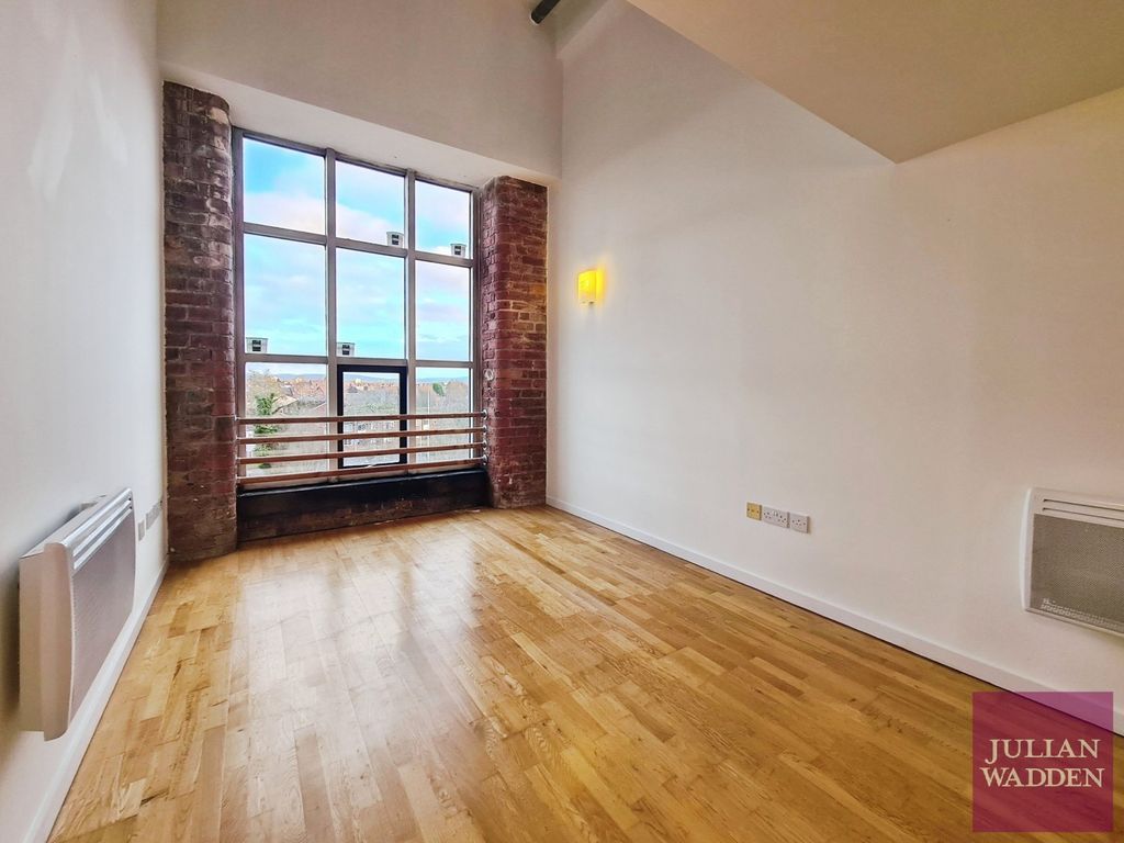 Property photo 2 of 15 Picture No. 11