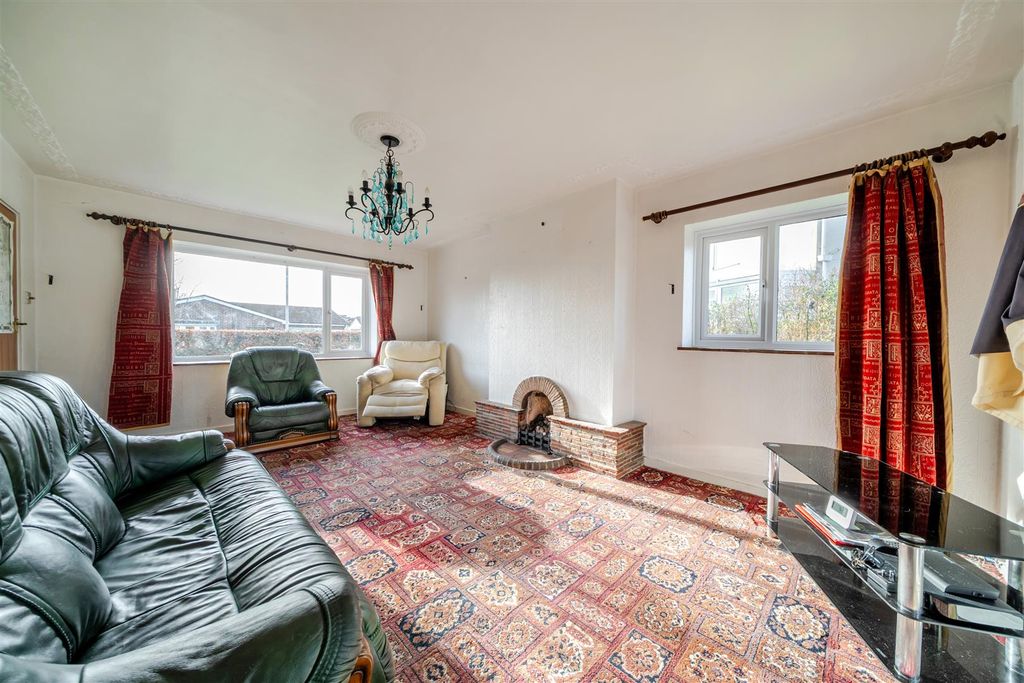 Property photo 2 of 24 Sitting Room