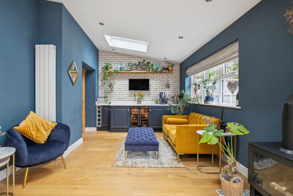 Property photo 2 of 21 5275124
