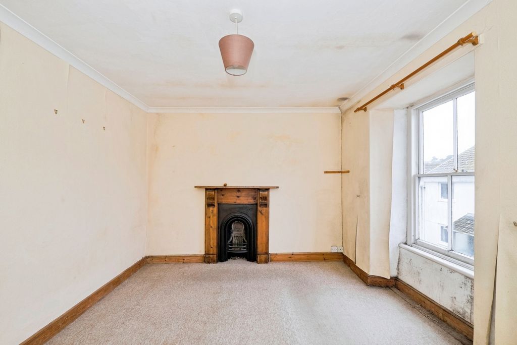 Property photo 2 of 10 Pbox-Img.Jpg