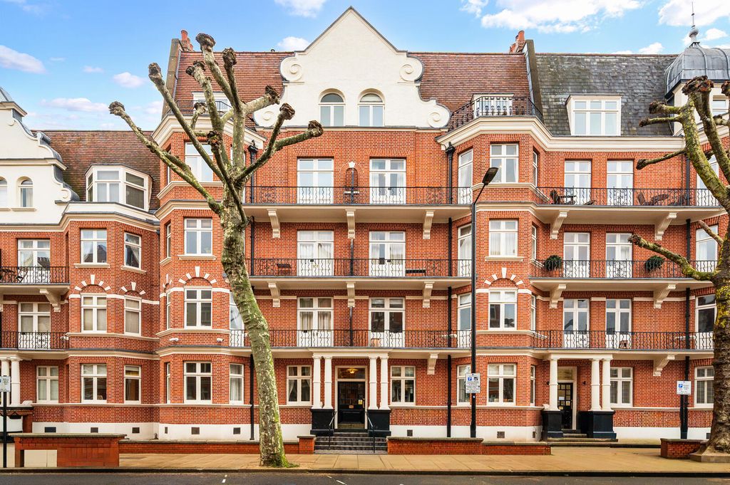 Property photo 1 of 17 Front (Exterior)