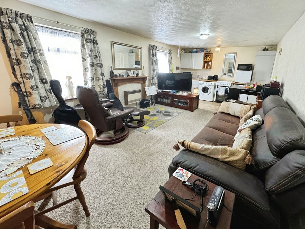 Property photo 3 of 20