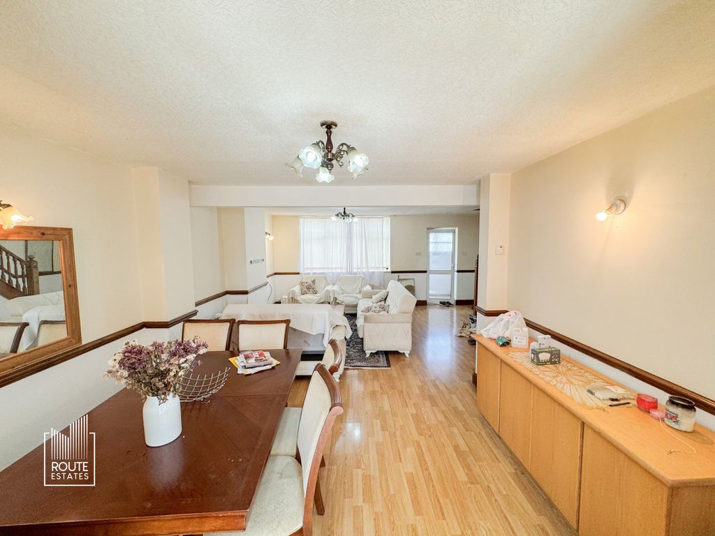 Property photo 3 of 18 Photo 8