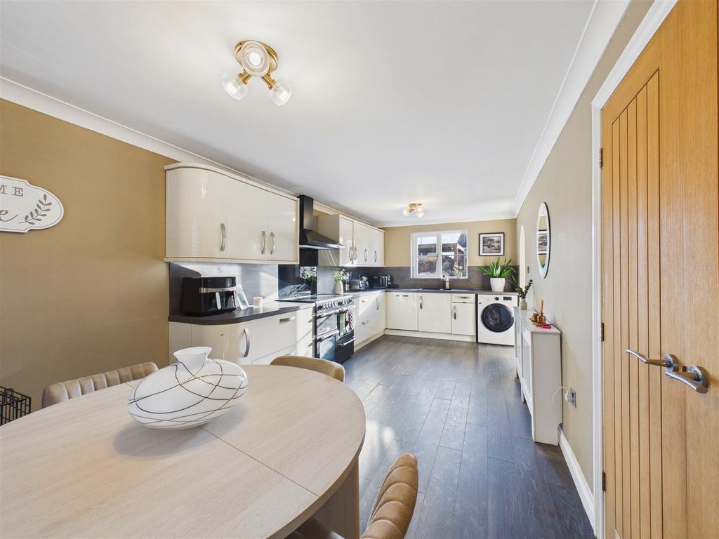 Property photo 3 of 16 Dining Kitchen