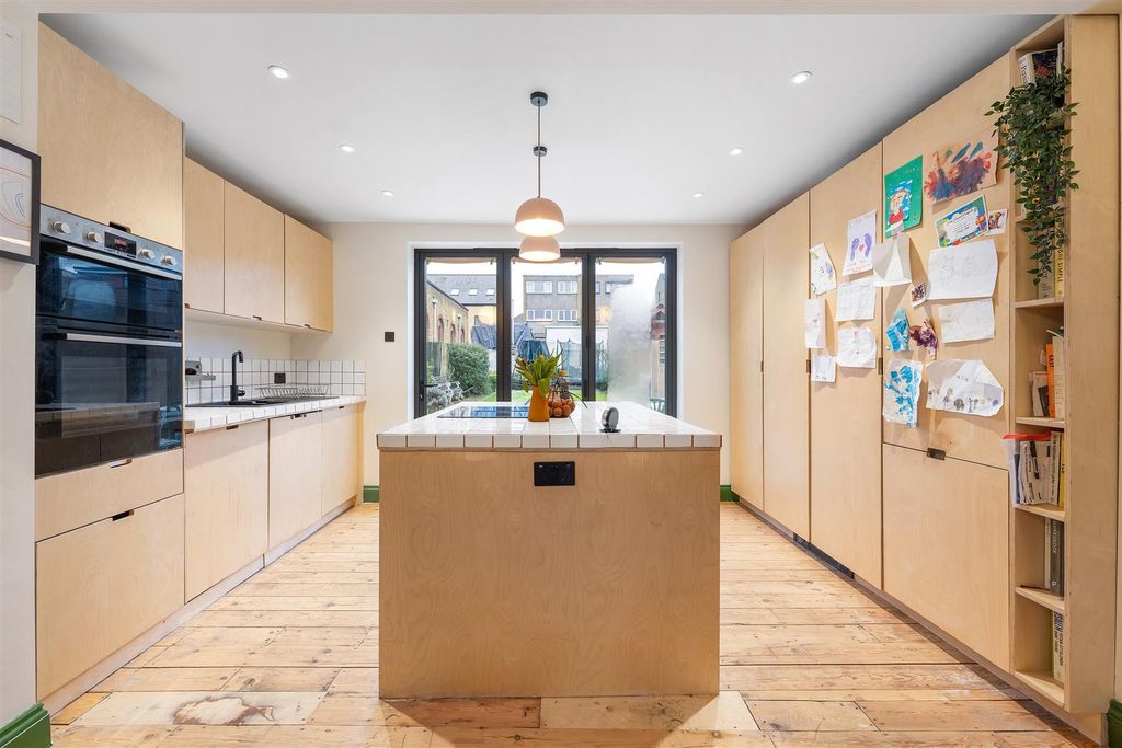 Property photo 3 of 16 Ravenscroft Road-13.Jpg