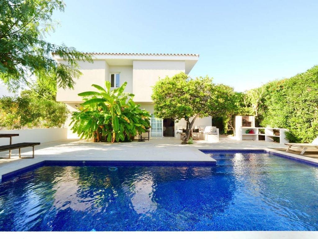 Property photo 1 of 30