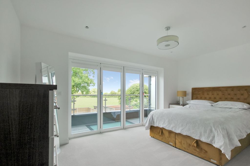 Property photo 3 of 28 Master Bedroom