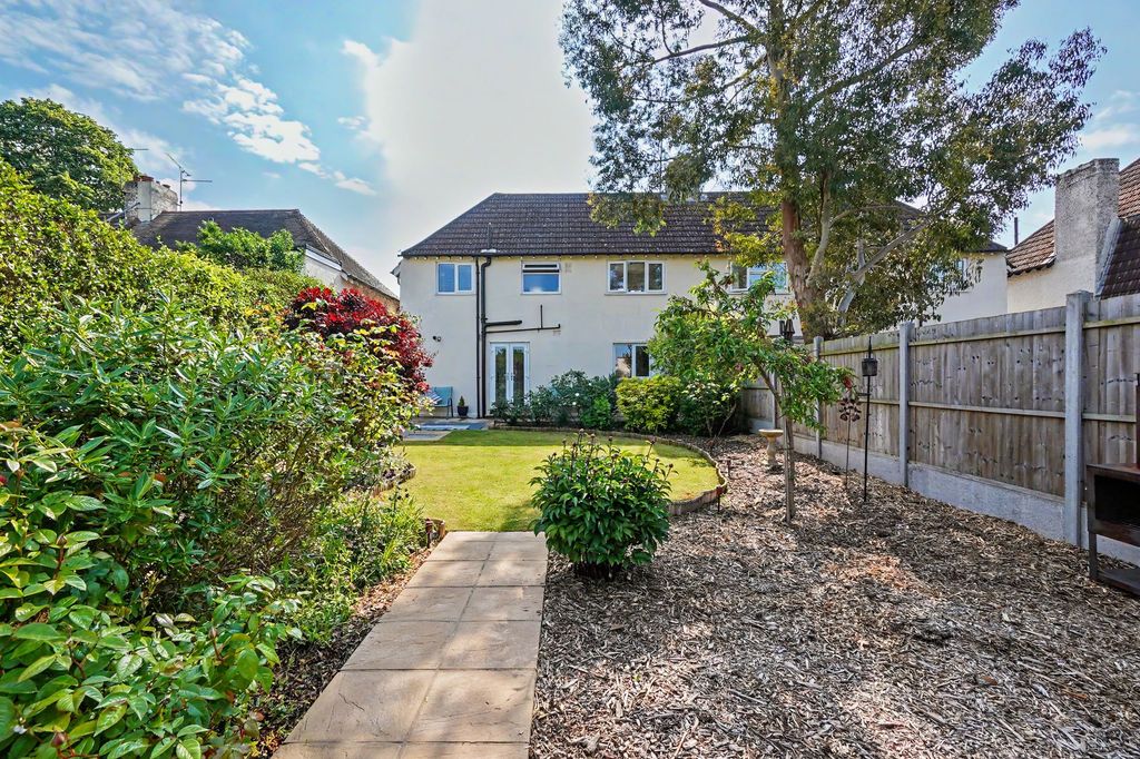 Property photo 2 of 27