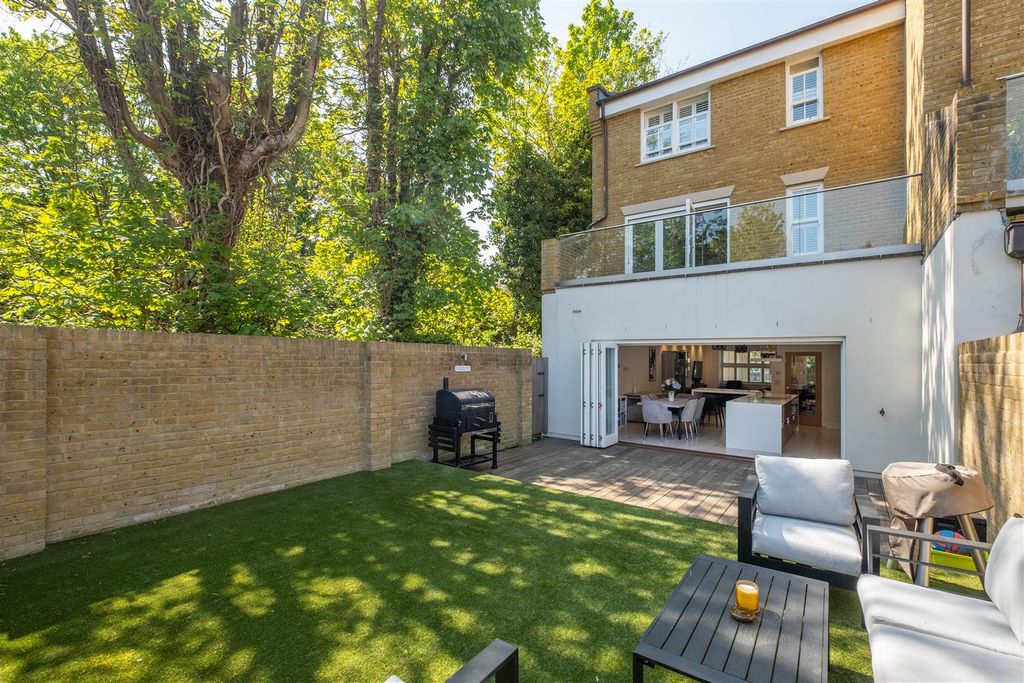 Property photo 3 of 32 5-Royal-Thames-Place- (28).Jpg