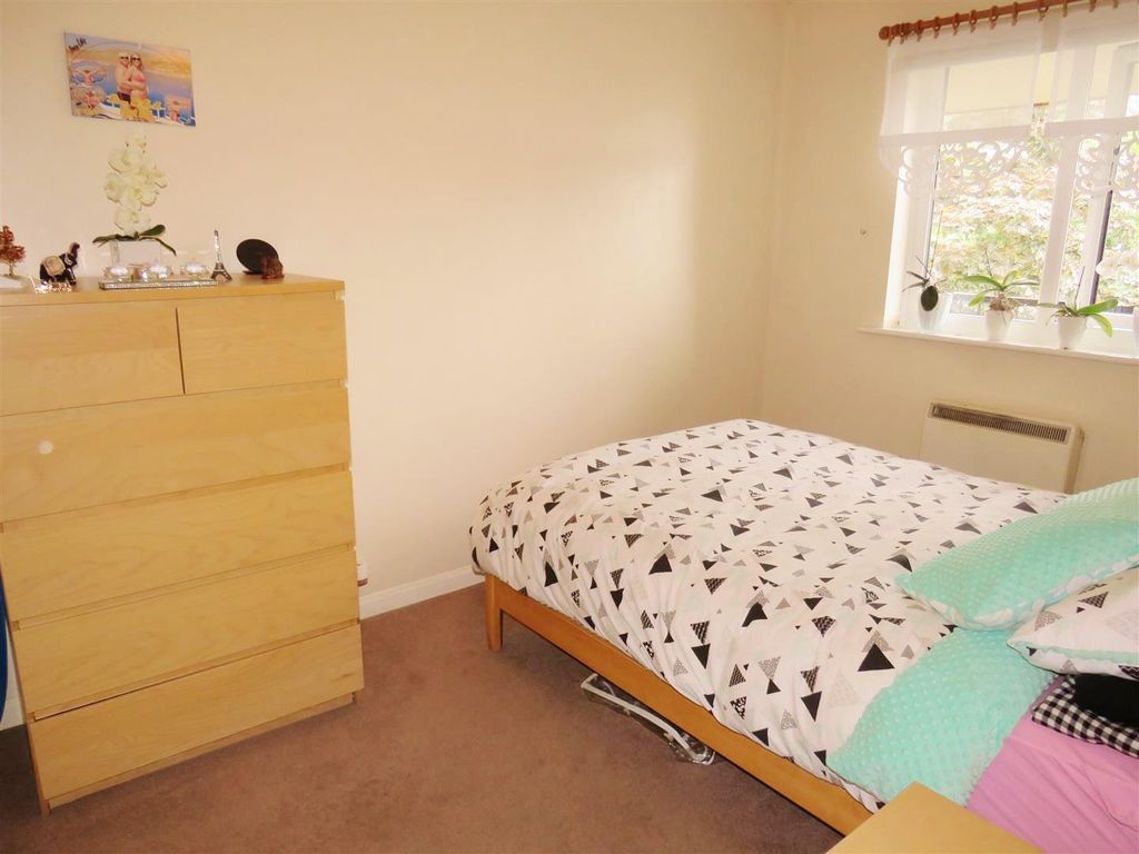 Property photo 2 of 6 Bedroom 1