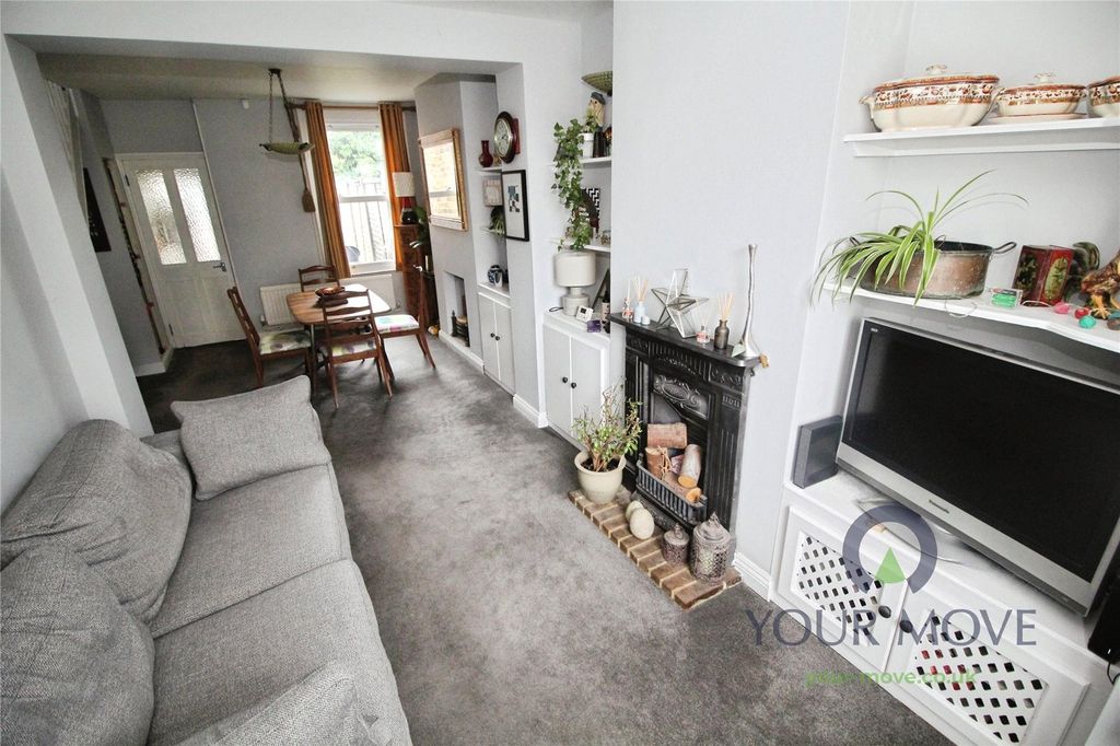 Property photo 2 of 17 Living/Dining Room