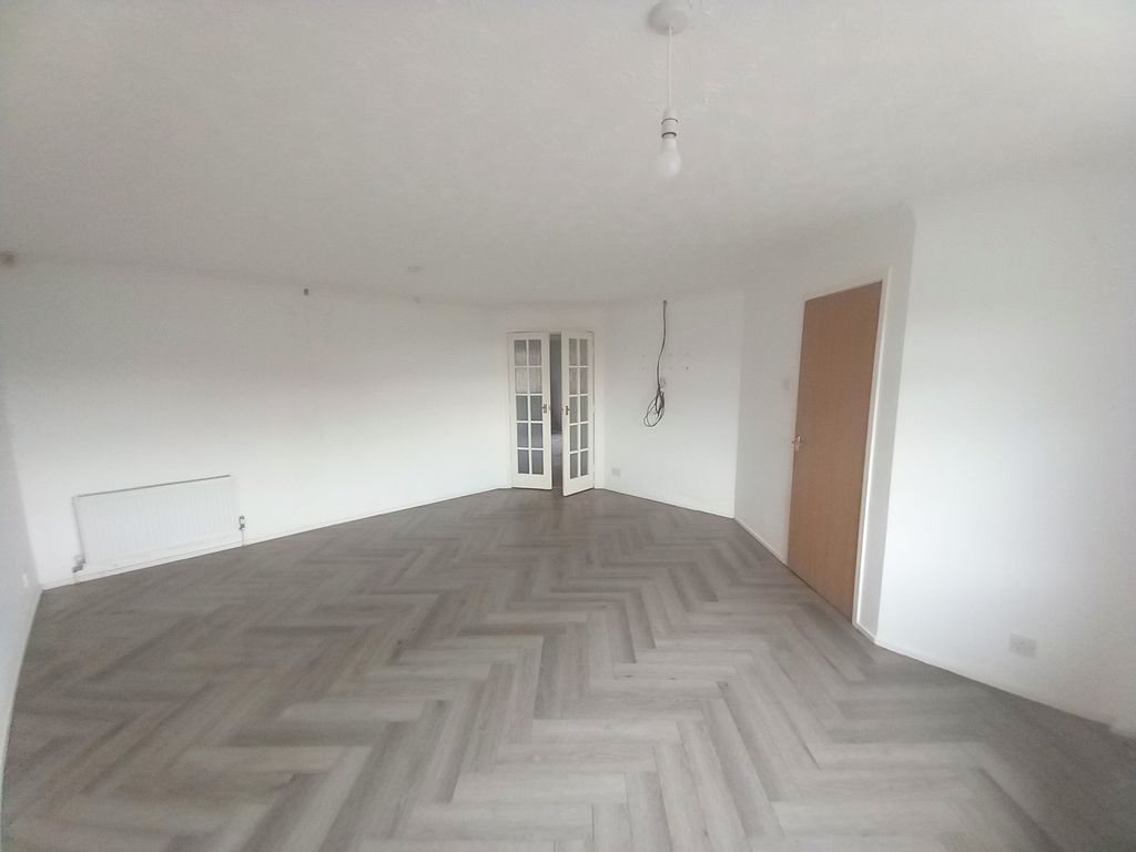 Property photo 2 of 12 Lounge