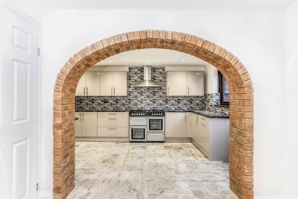 Property photo 3 of 12 Kitchen