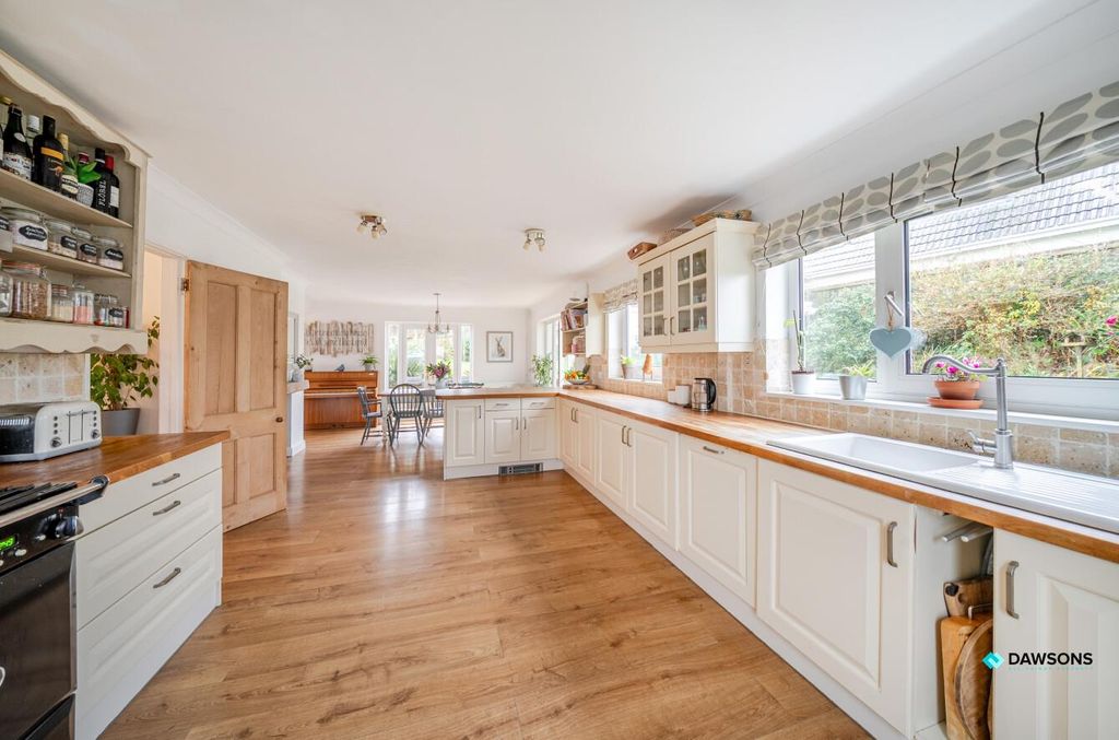 Property photo 3 of 33 9A492871-5B32-42c2-A197-5Ad7Aabf7A78.Jpg