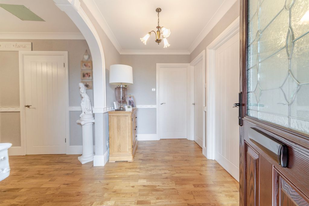 Property photo 2 of 30 Entrance Hall