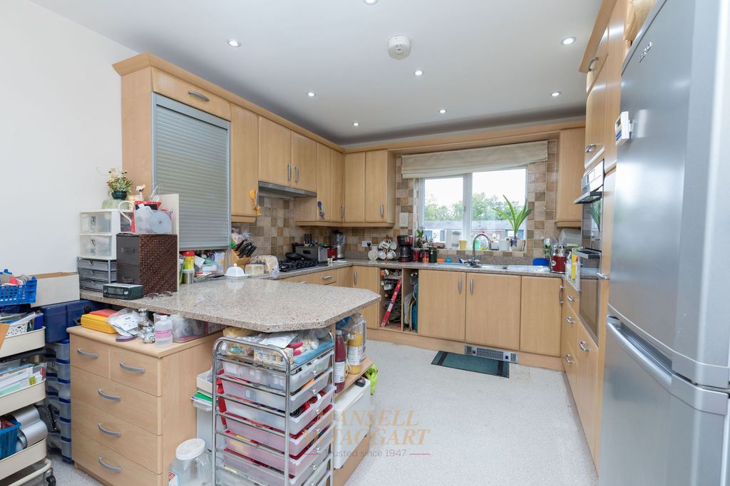 Property photo 3 of 25