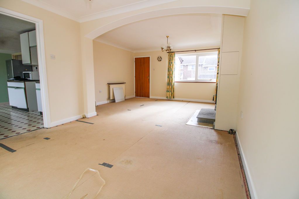Property photo 3 of 14 Lounge/Dining Room