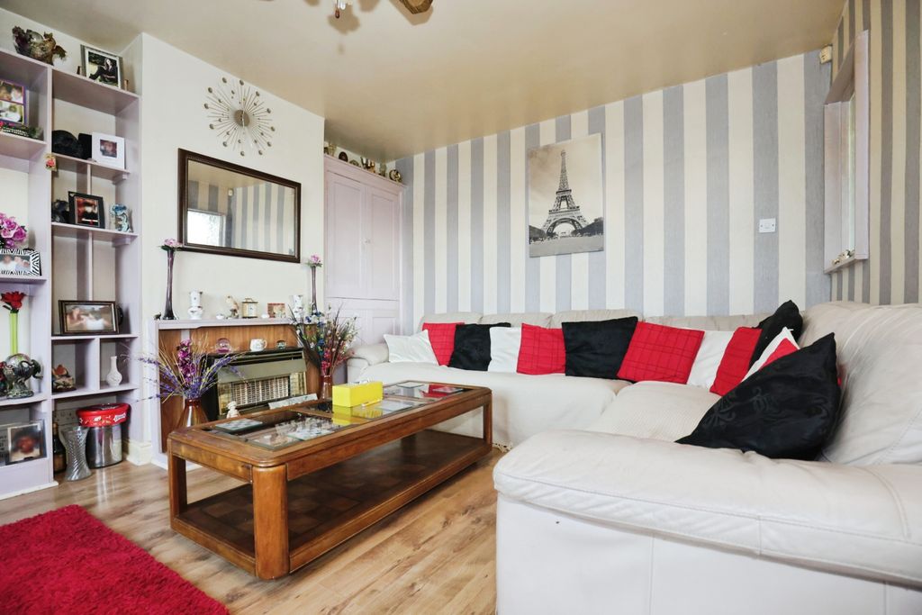 Property photo 3 of 14