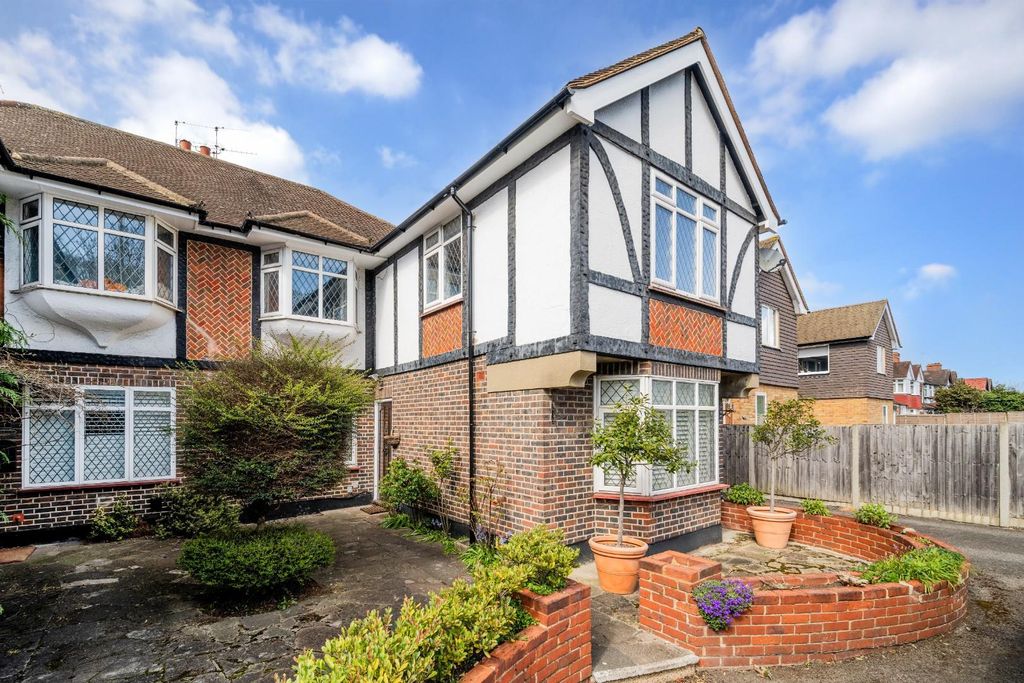 Property photo 1 of 14 Anne Boleyn Court