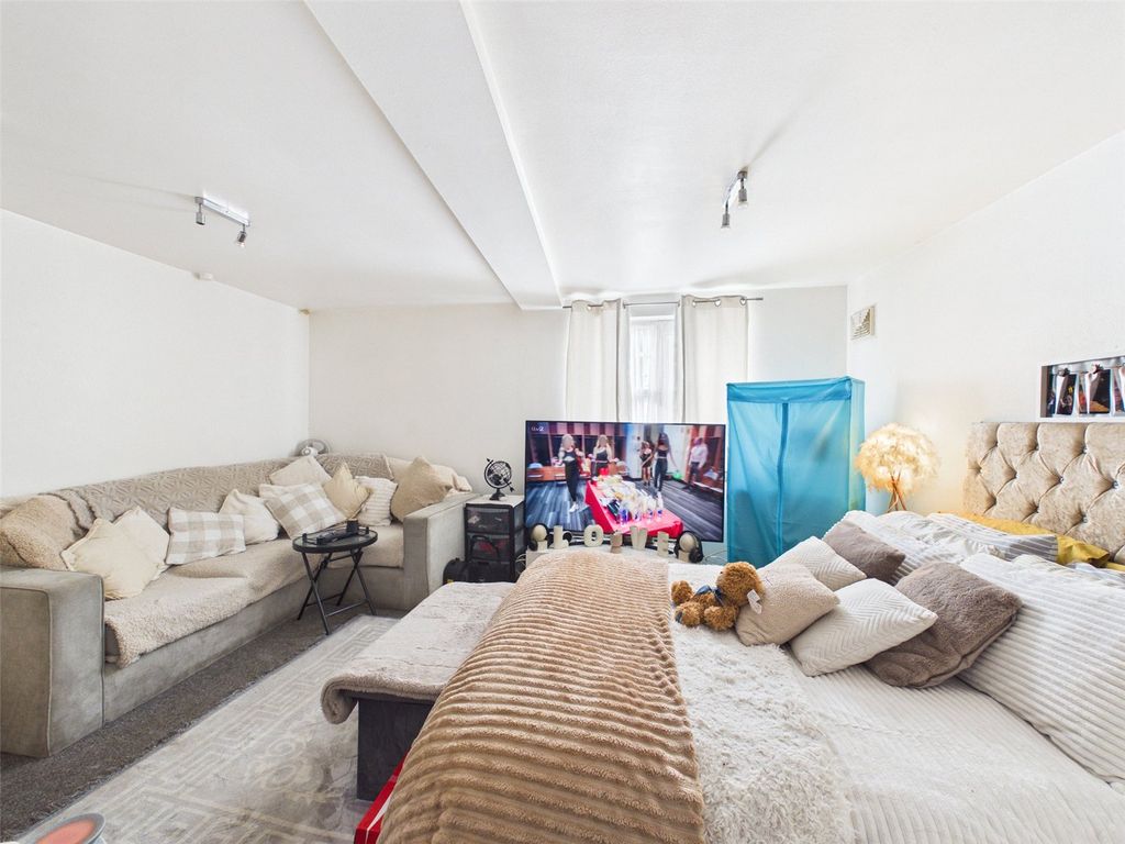 Property photo 3 of 7 Picture No. 05