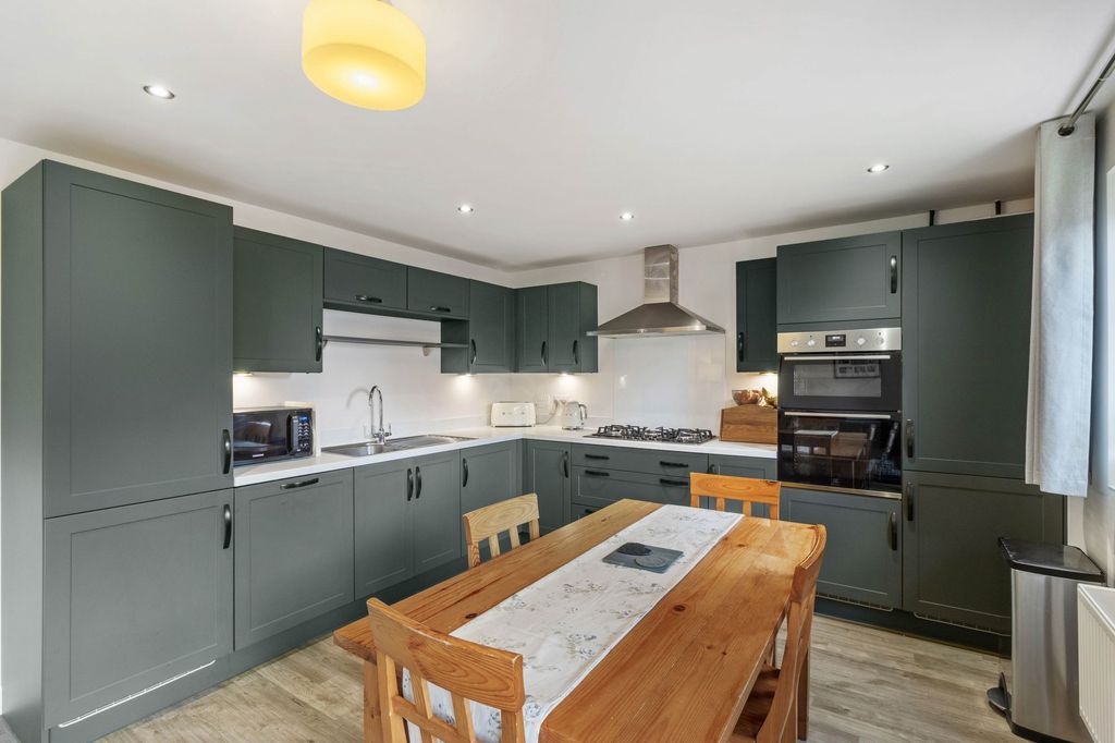 Property photo 2 of 24