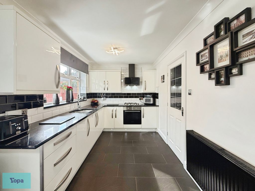 Property photo 3 of 21 1c7310Ec-B-41D0-A6Ef-7Fdb92Ad5F7E-7591-0000015Bed1Ffa0E