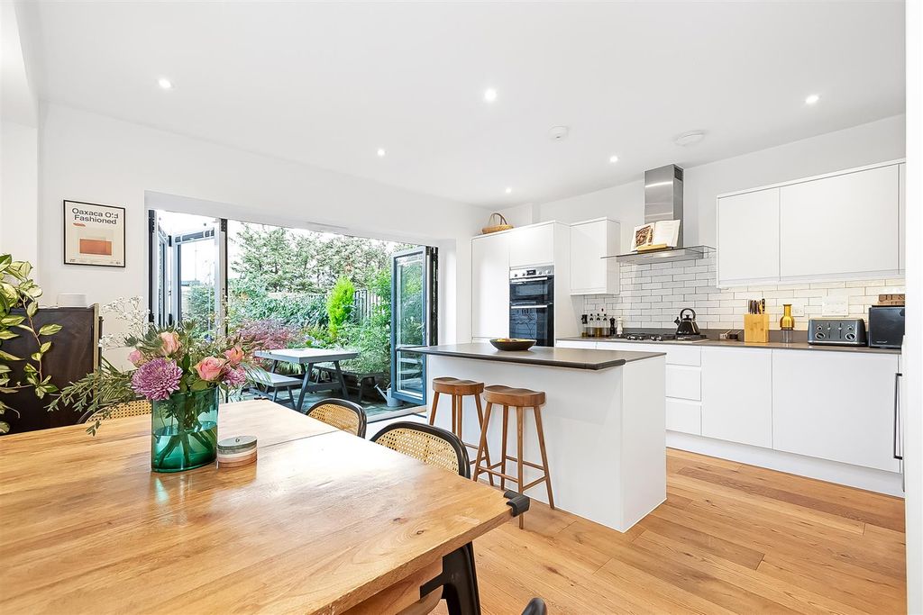 Property photo 2 of 19 Kitchen/Dining Area