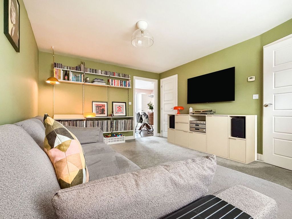 Property photo 2 of 21