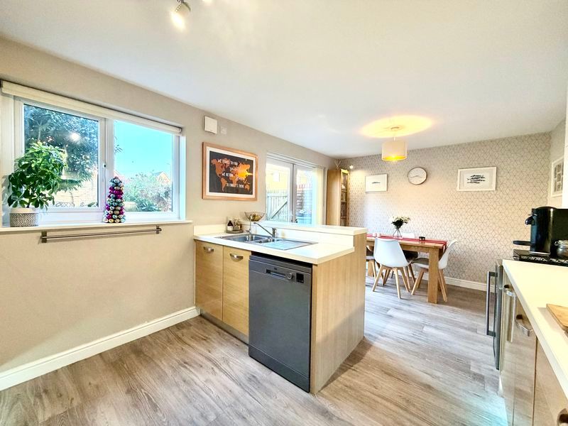 Property photo 3 of 19 Dining Kitchen