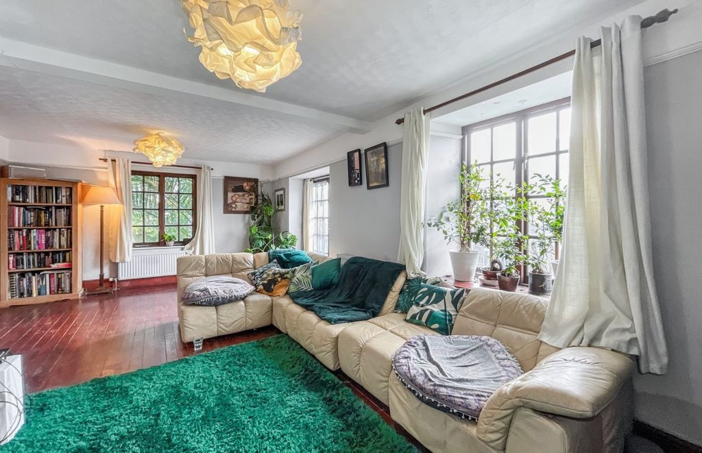 Property photo 3 of 24