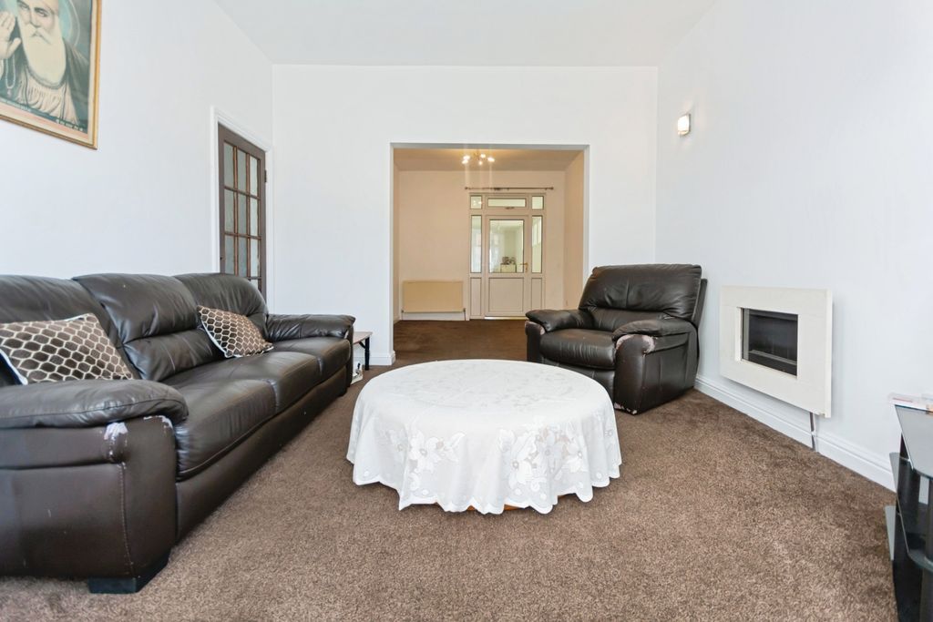 Property photo 3 of 16 Photo