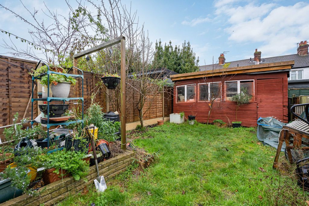 Property photo 2 of 28