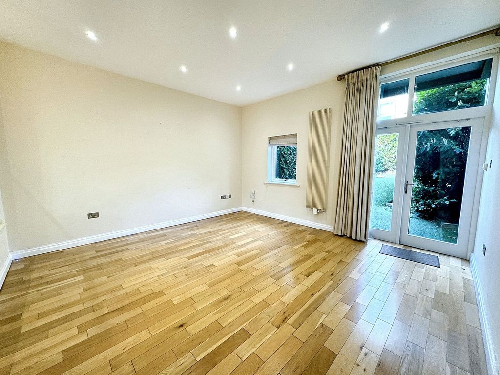 Property photo 3 of 34