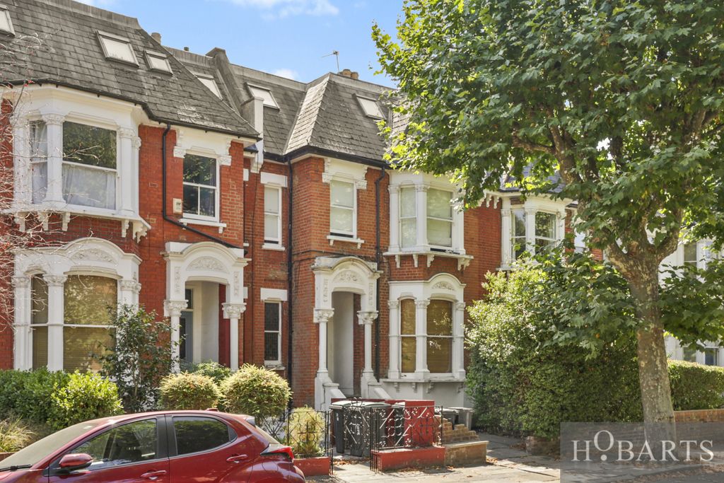 Property photo 1 of 13 Two Bed Flat With Private Garden