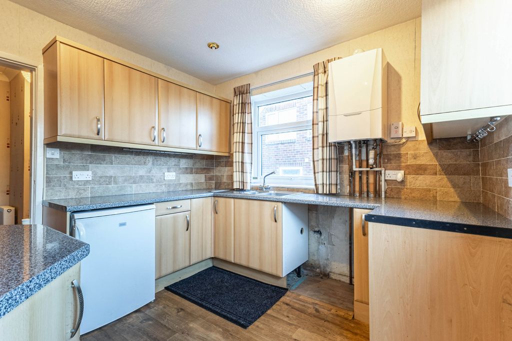 Property photo 2 of 16 Kitchen