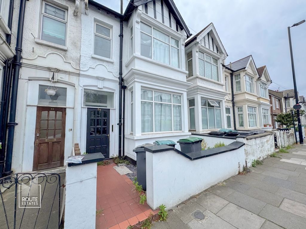 Property photo 3 of 9 Photo 5