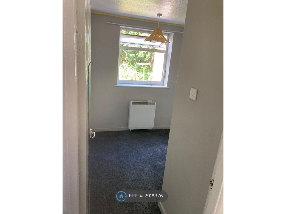 Property photo 2 of 12 2nd Bedroom With Storage Heater