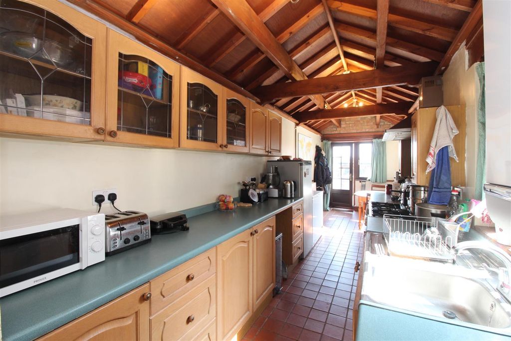 Property photo 1 of 7 Kitchen