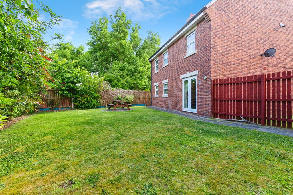 Property photo 2 of 19 Rear Garden