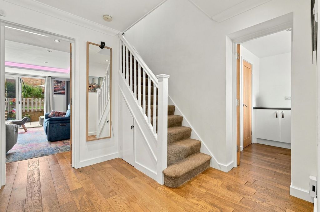 Property photo 2 of 32