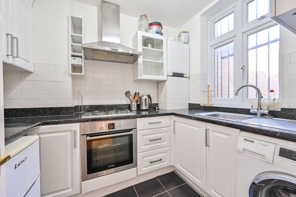 Property photo 3 of 6