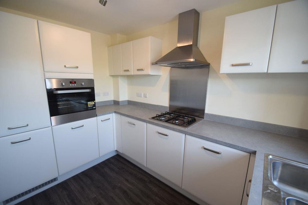 Property photo 3 of 9 Kitchen