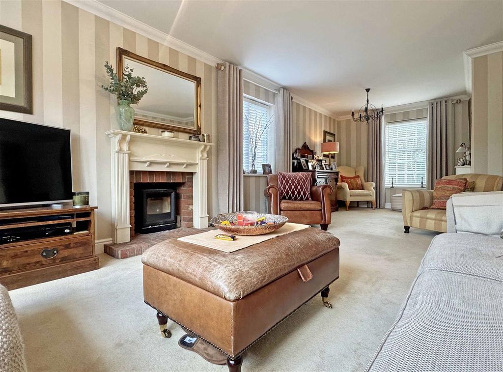 Property photo 3 of 29 Lounge c.Jpg